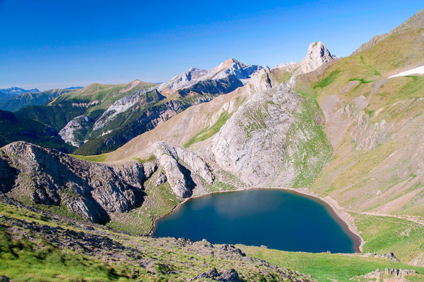 Ruta ibón de Bernatuara