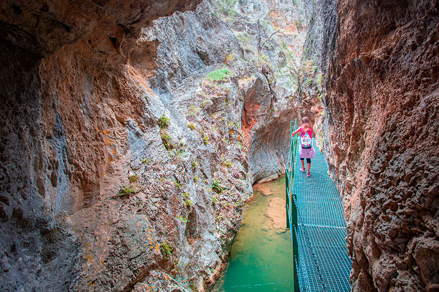 Senderista ruta Barranco de la Hoz