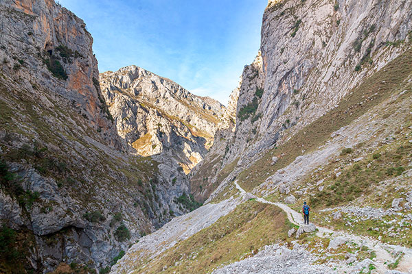 Senderista subida a Bulnes