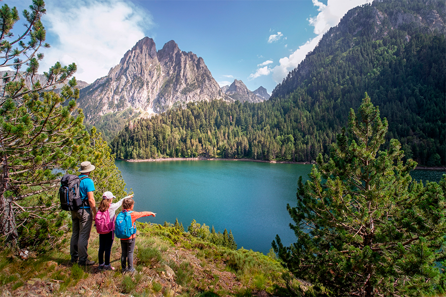 parque nacional de aigüestortes con niños